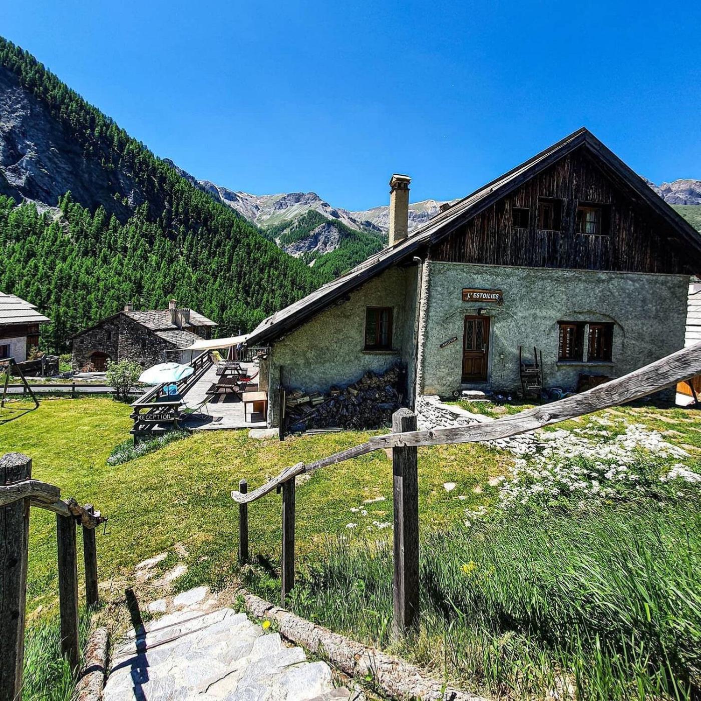 Auberge L'Estoilies Saint-Vérand Zewnętrze zdjęcie